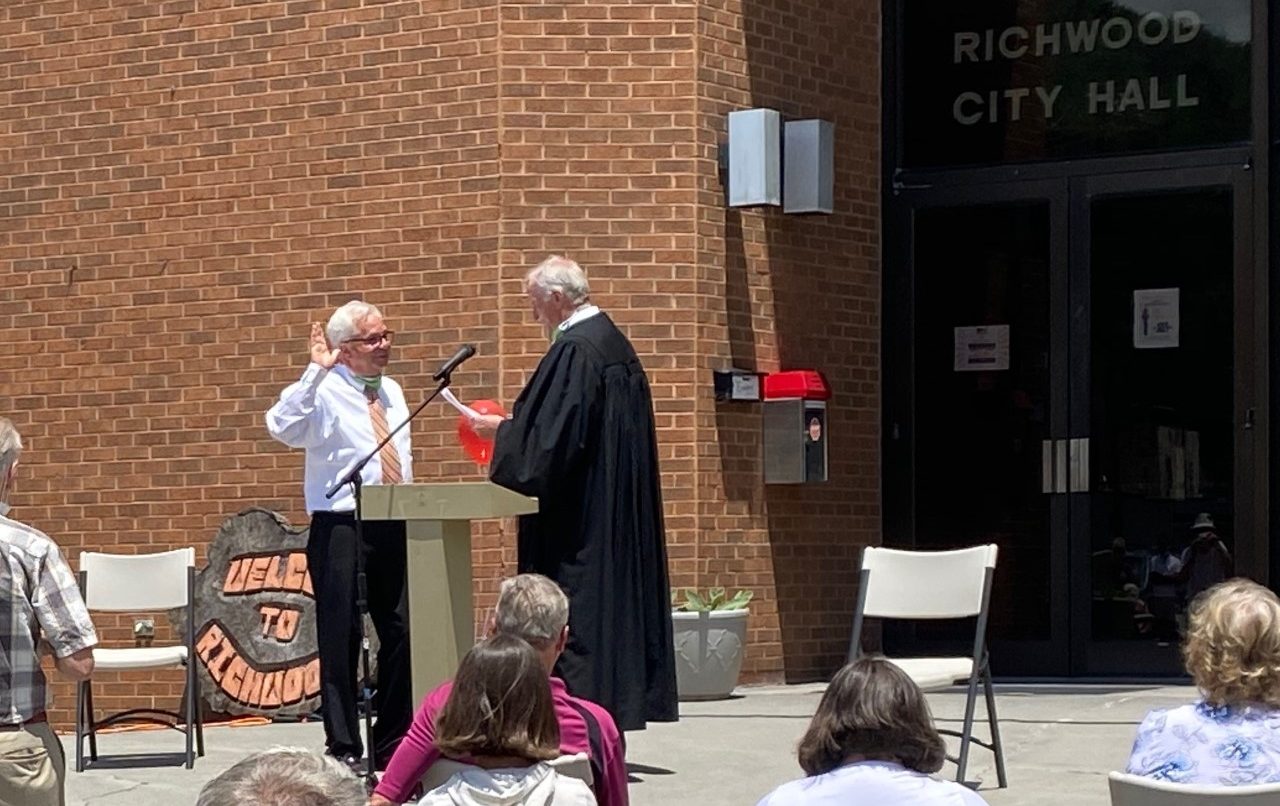 Former circuit judge sworn-in as Richwood's new mayor - WV MetroNews
