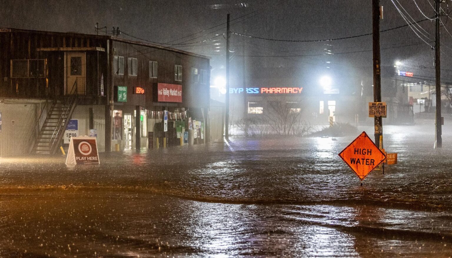 West Virginia High Water Problems Will Continue Into Tuesday Wv Metronews