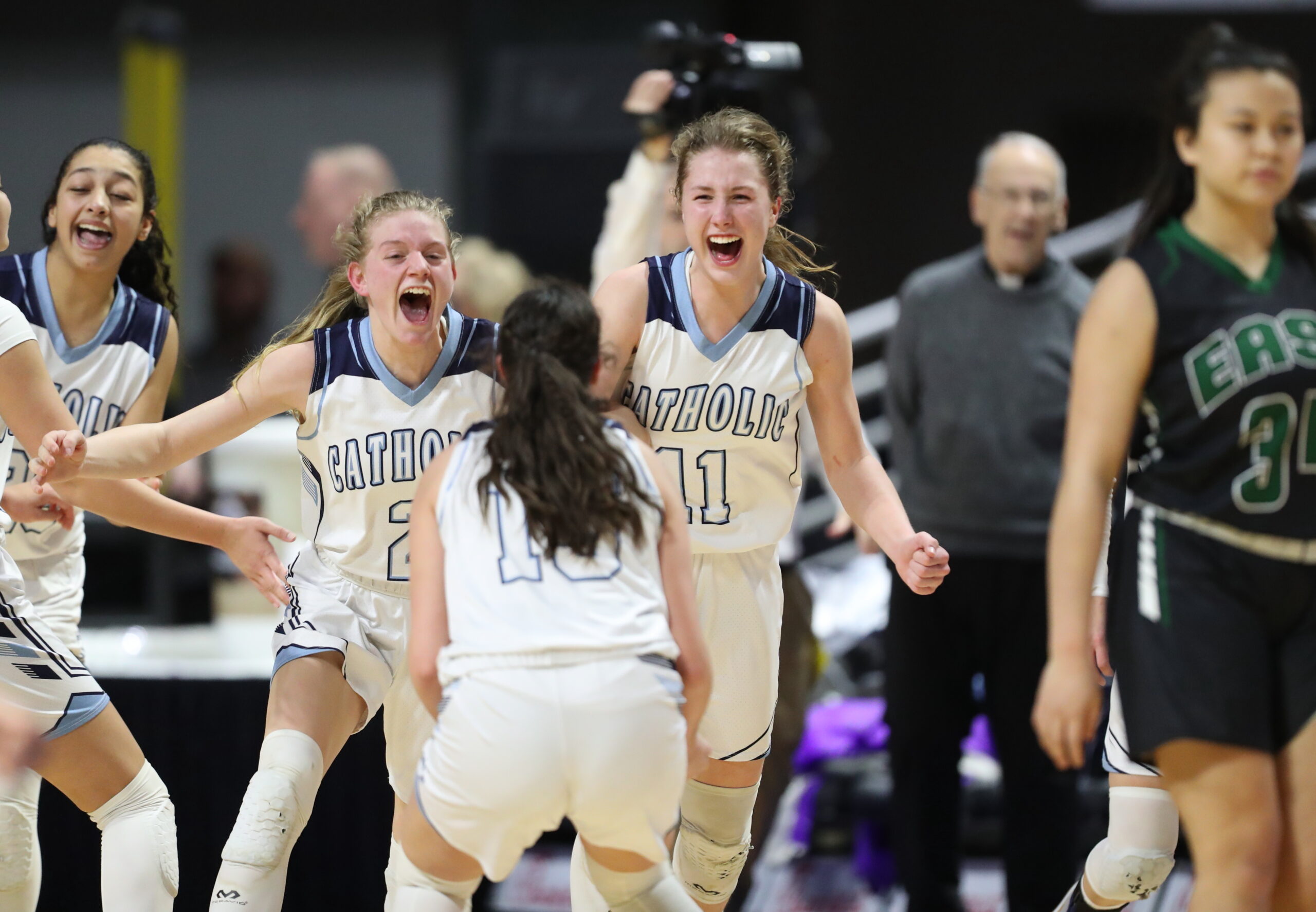 Parkersburg Catholic caps perfect season with 67-35 victory over ...