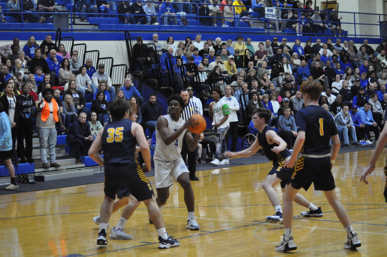 Fairmont Senior closes strong for 5245 victory over East Fairmont in