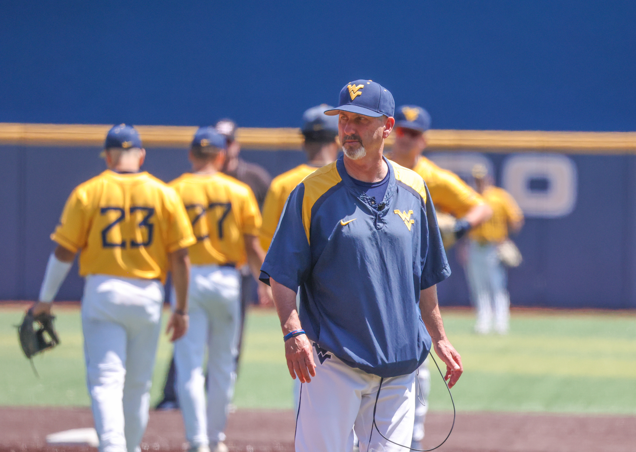West Virginia unable to slow Texas in 10-4 loss; Mountaineers secure share of Big 12 championship – WV MetroNews
