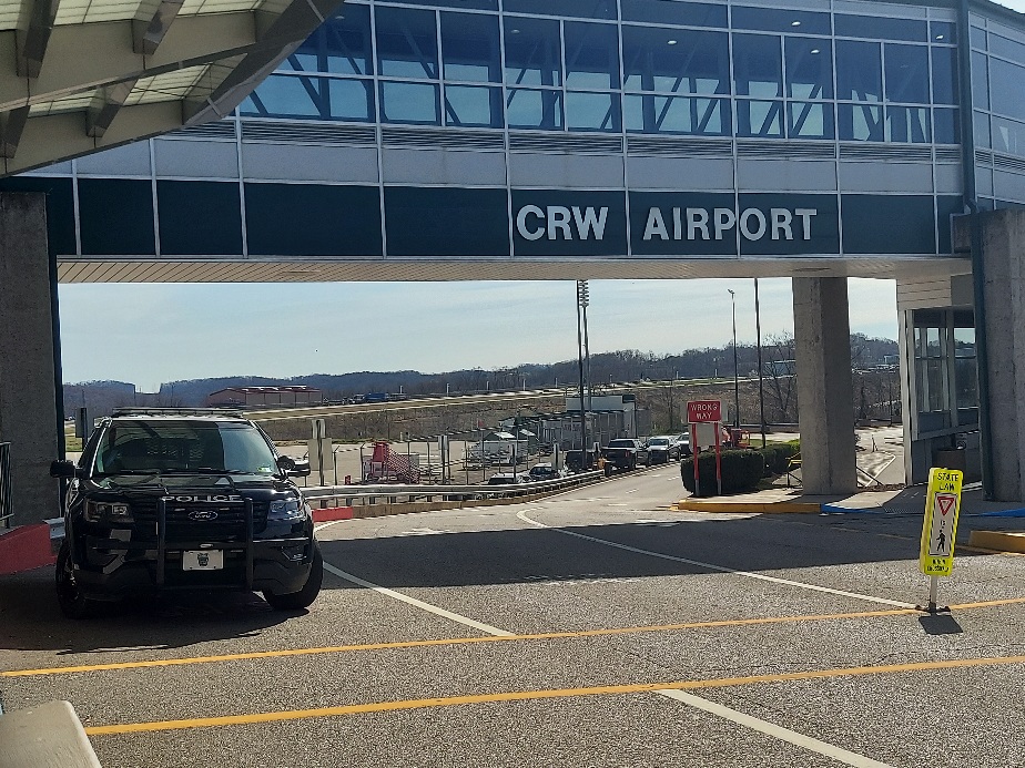 West Virginia International Yeager Airport Director and CEO signs official Employment Agreement in time for new year of progress ahead – WV MetroNews