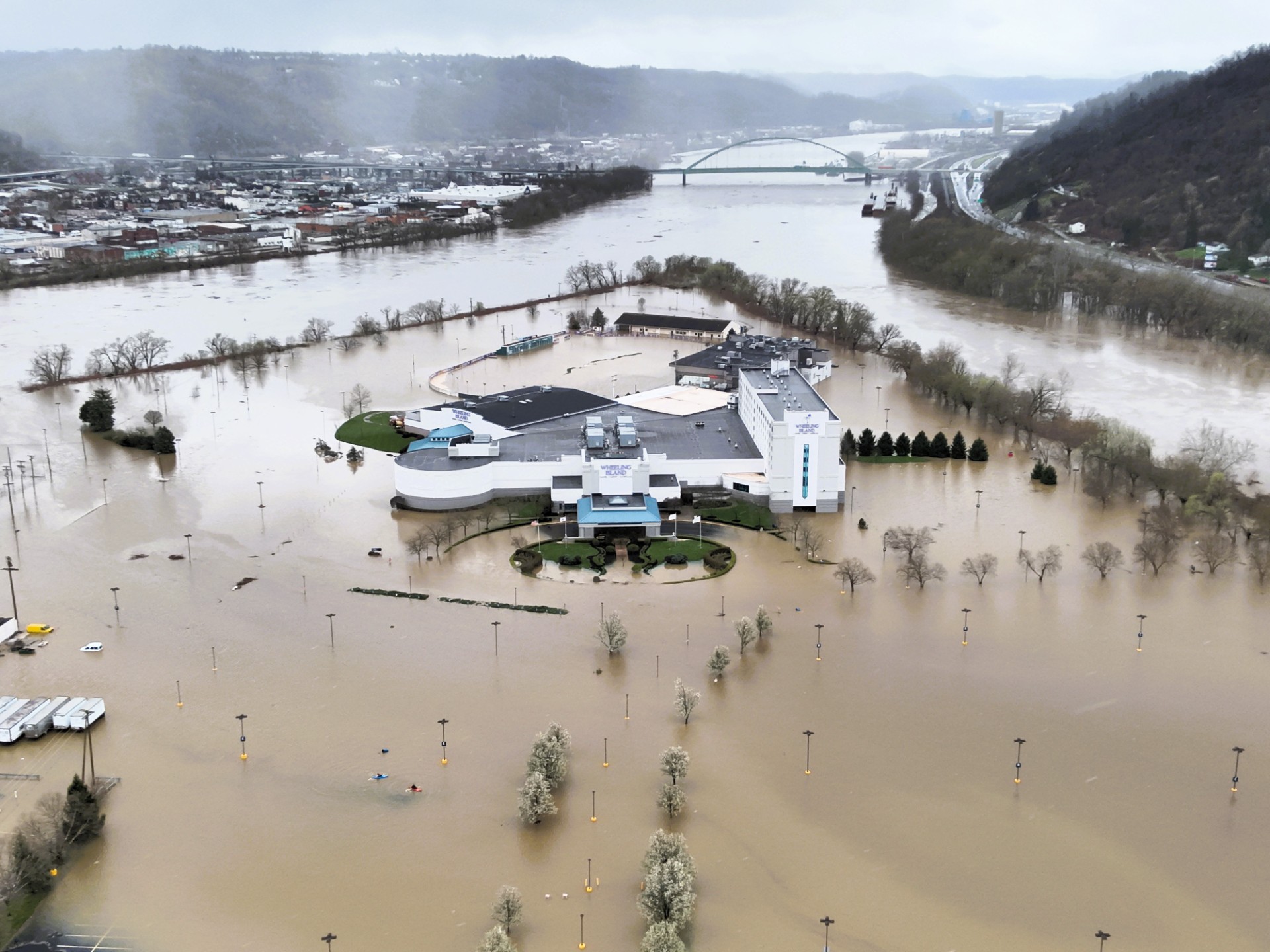 Wheeling Island flooding, flood gates working in Parkersburg - WV MetroNews