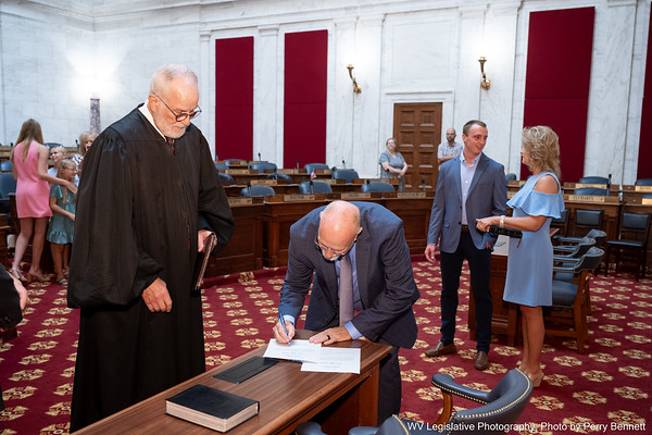 Beckley attorney Roop takes House of Delegates oath of office – WV MetroNews